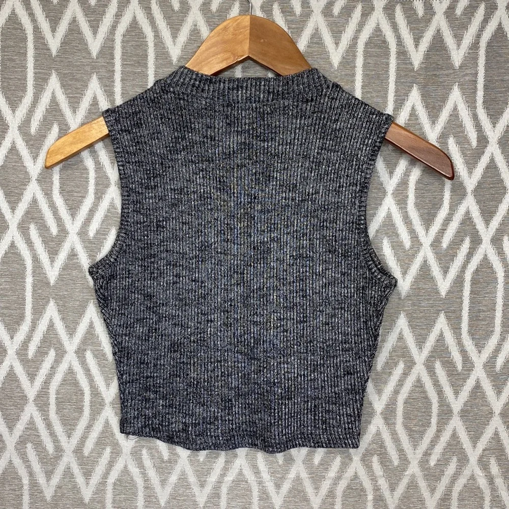 Charlotte Russe Sleeveless Mock Neck Ribbed Crop Top Gray Size: Small - Picture 2 of 3